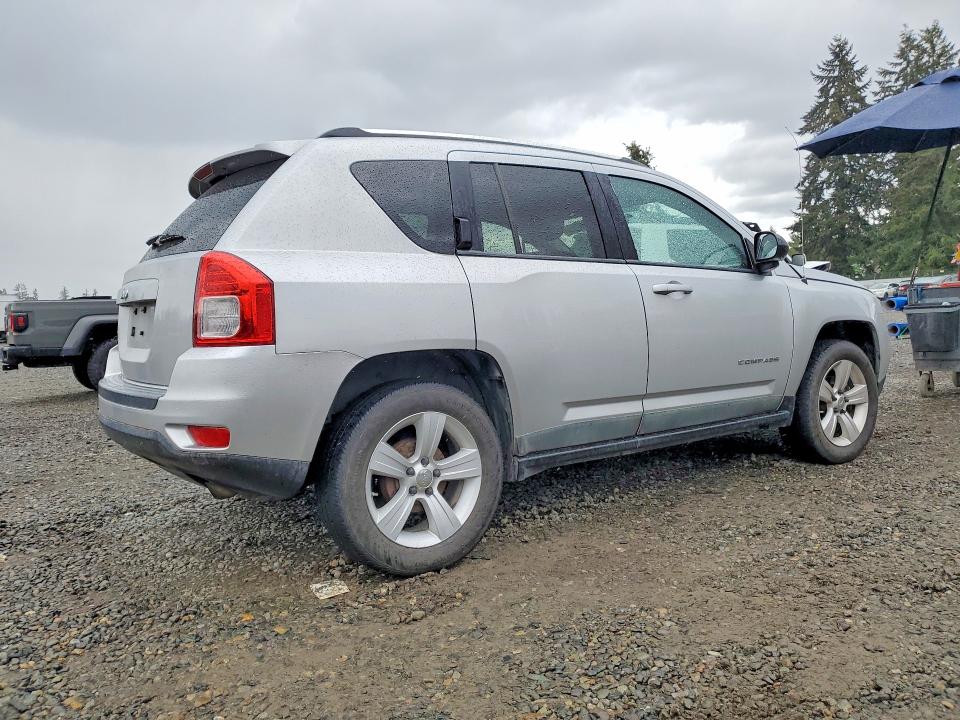 2011 Jeep Compass მანქანა იყიდება აუქციონზე, vin: 1J4NT1FA4BD215762, აუქციონის ნომერი: 53242036