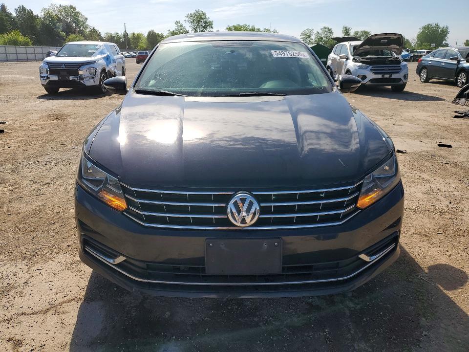 54975256 :رقم المزاد ، 1VWBT7A3XHC018434 vin ، 2017 Volkswagen Passat مزاد بيع