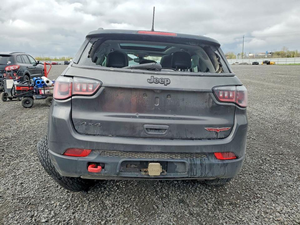 53593226 :رقم المزاد ، 3C4NJDDB8JT493534 vin ، 2018 Jeep Compass مزاد بيع