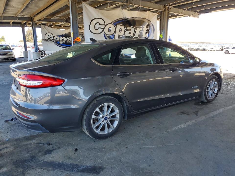 53660316 :رقم المزاد ، 3FA6P0LUXKR135922 vin ، 2019 Ford Fusion مزاد بيع