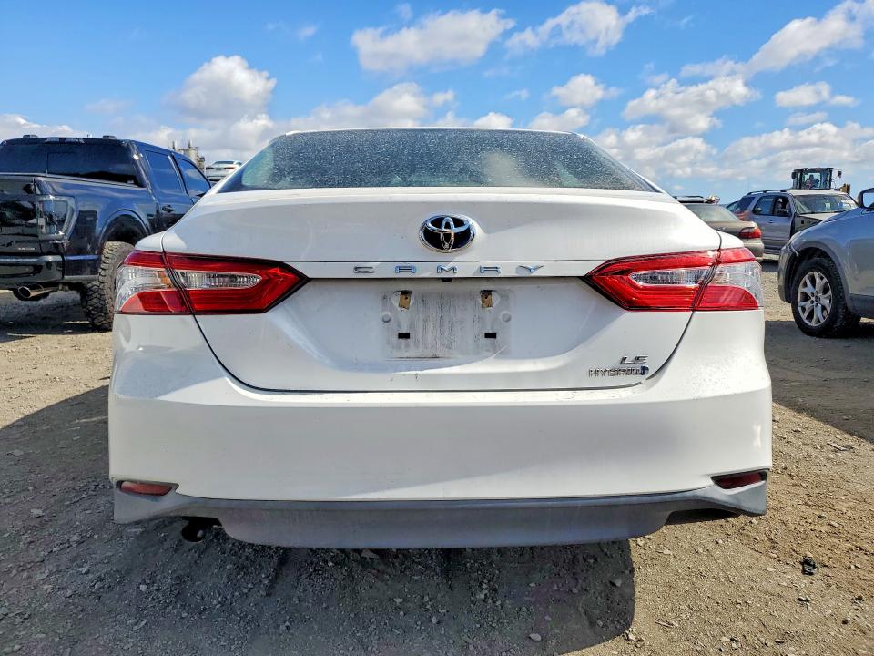 54480706 :رقم المزاد ، 4T1B31HK1JU501173 vin ، 2018 Toyota Camry مزاد بيع