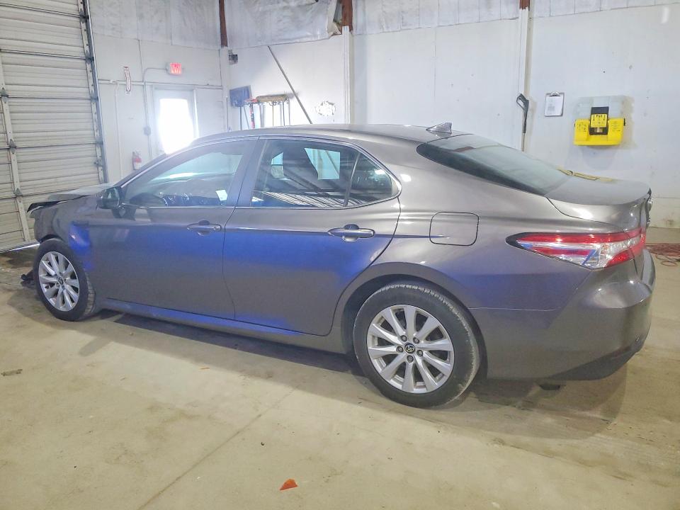 53237236 :رقم المزاد ، 4T1C11BK4LU017438 vin ، 2020 Toyota Camry مزاد بيع