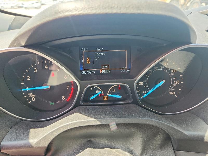 2017 Ford Escape მანქანა იყიდება აუქციონზე, vin: 1FMCU9G91HUF10996, აუქციონის ნომერი: 51260786