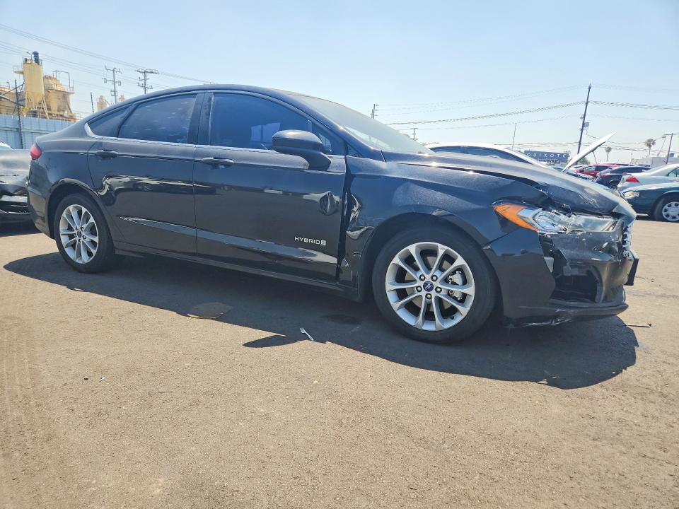 52074156 :رقم المزاد ، 3FA6P0LU3KR114975 vin ، 2019 Ford Fusion مزاد بيع