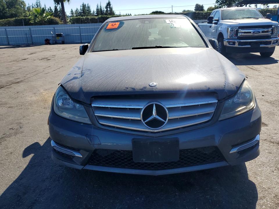 54311546 :رقم المزاد ، WDDGF4HB5DR300456 vin ، 2013 Mercedes-benz C مزاد بيع