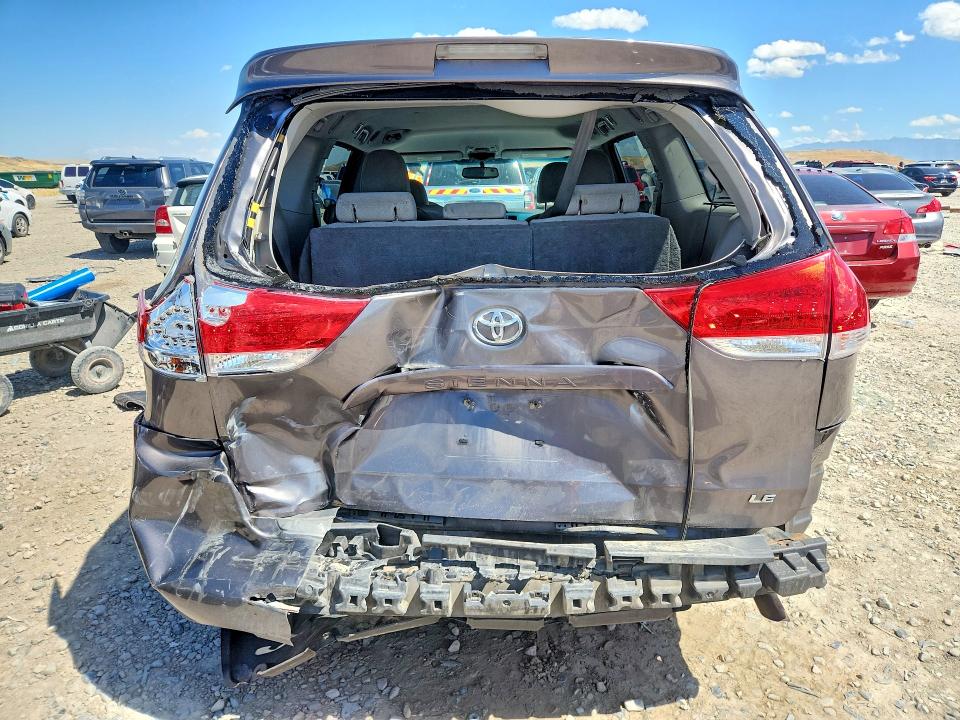 55182186 :رقم المزاد ، 5TDKK3DC1BS076710 vin ، 2011 Toyota Sienna مزاد بيع