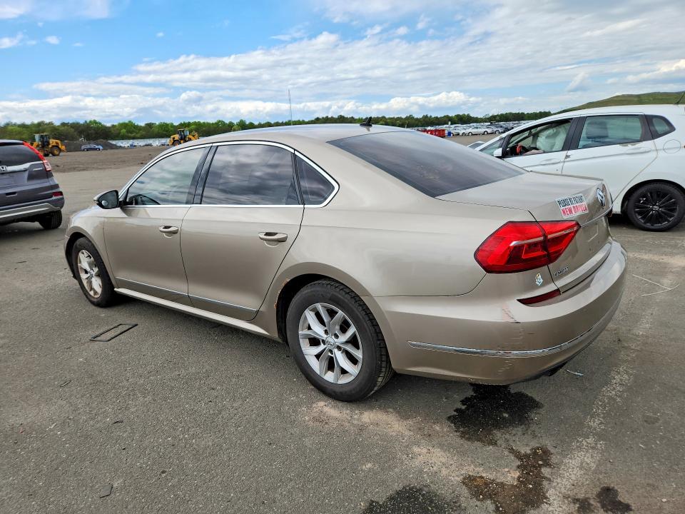 55421796 :رقم المزاد ، 1VWAT7A30GC011874 vin ، 2016 Volkswagen Passat مزاد بيع