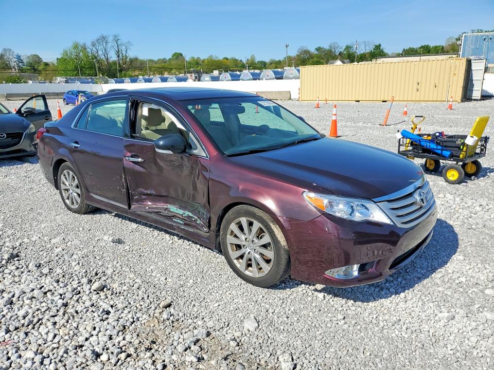 52120826 :رقم المزاد ، 4T1BK3DB7BU433032 vin ، 2011 Toyota Avalon مزاد بيع