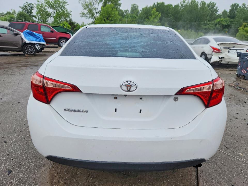 54705766 :رقم المزاد ، 5YFBURHE9JP834065 vin ، 2018 Toyota Corolla مزاد بيع