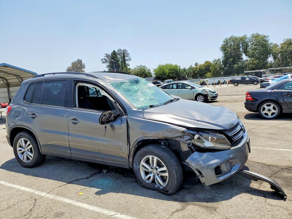 54536736 :رقم المزاد ، WVGAV7AX6FW524197 vin ، 2015 Volkswagen Tiguan مزاد بيع