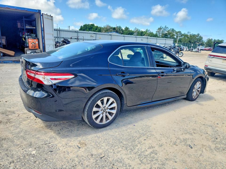 2018 Toyota Camry მანქანა იყიდება აუქციონზე, vin: 4T1B11HK5JU633990, აუქციონის ნომერი: 54213996