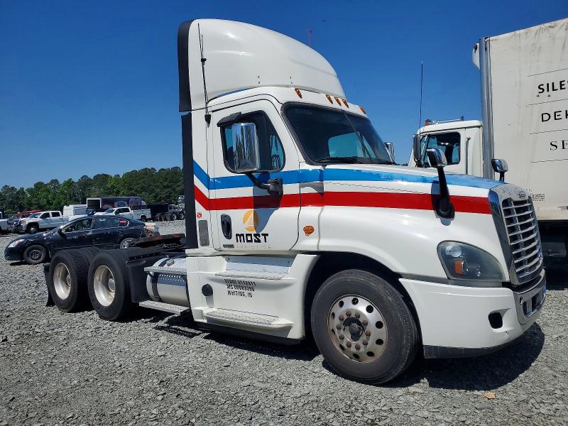 48545096 :رقم المزاد ، 1FUJGEDR6HLHP3261 vin ، 2017 Freigliner Cascadia 125 مزاد بيع
