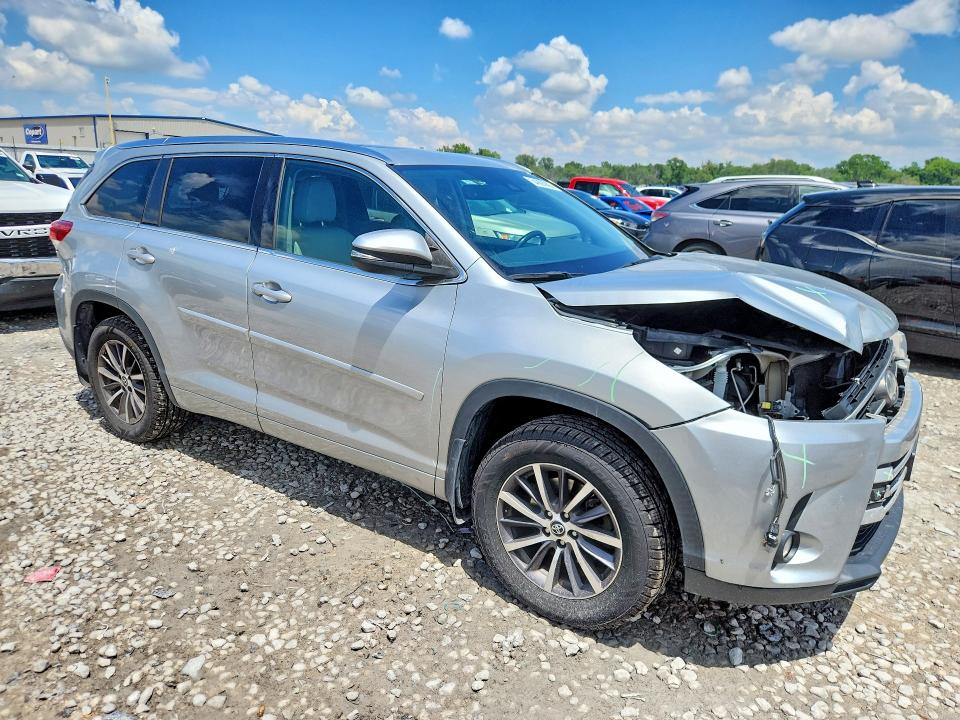 2017 Toyota Highlander მანქანა იყიდება აუქციონზე, vin: 5TDJZRFH9HS428539, აუქციონის ნომერი: 54865996