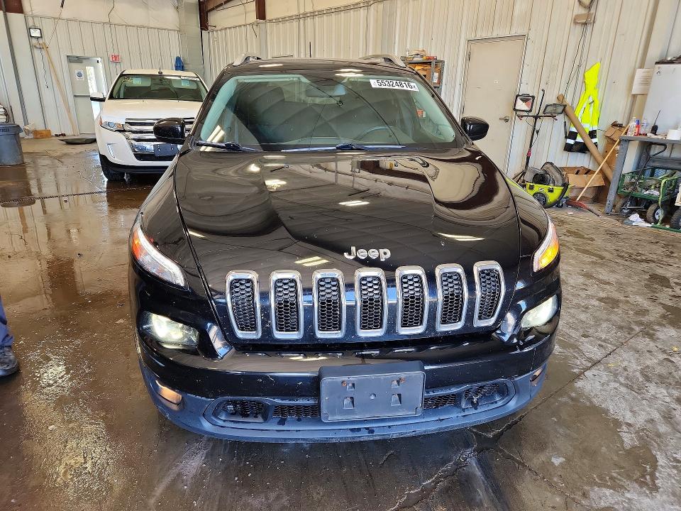 55324816 :رقم المزاد ، 1C4PJLCB2HW616799 vin ، 2017 Jeep Cherokee مزاد بيع