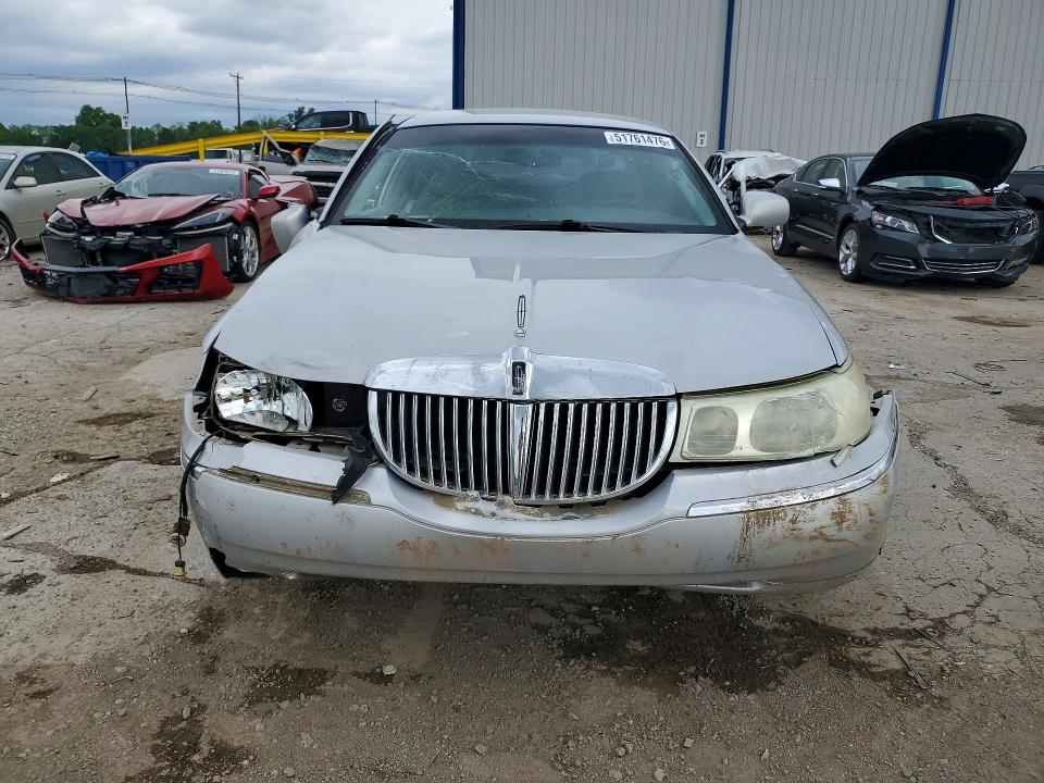 2001 Lincoln Town Car მანქანა იყიდება აუქციონზე, vin: 1LNHM83W11Y723702, აუქციონის ნომერი: 51761476