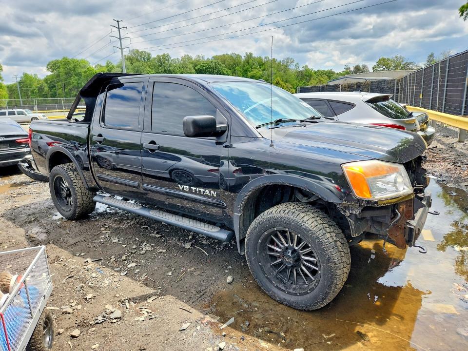 53292486 :رقم المزاد ، 1N6AA0EC5FN510390 vin ، 2015 Nissan Titan مزاد بيع