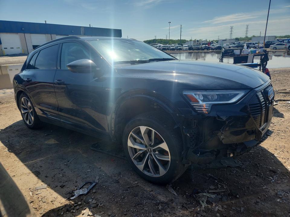 Продажа на аукционе авто 2021 Audi E-tron, vin: WA1LAAGE1MB020277, номер лота: 55243006