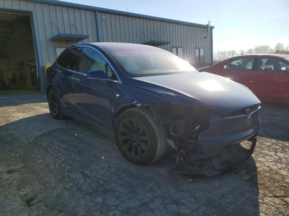 Продажа на аукционе авто 2019 Tesla Model X, vin: 5YJXCAE27KF152626, номер лота: 52351506