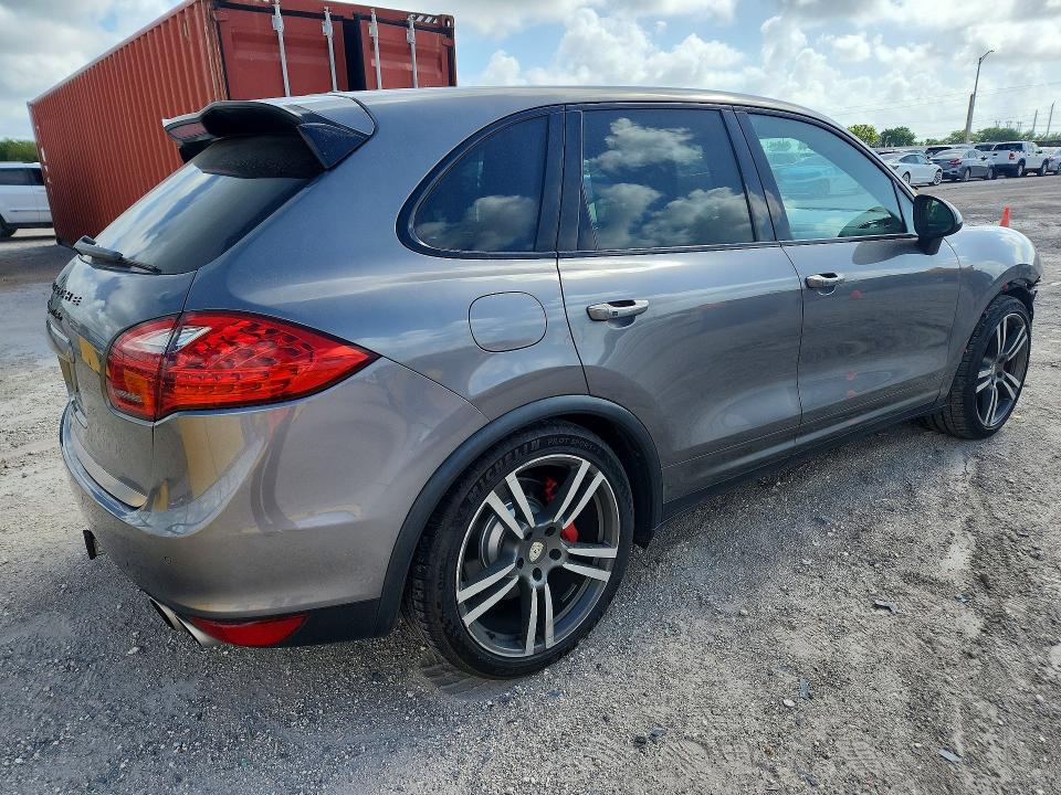 53584626 :رقم المزاد ، WP1AC2A21BLA82036 vin ، 2011 Porsche Cayenne مزاد بيع