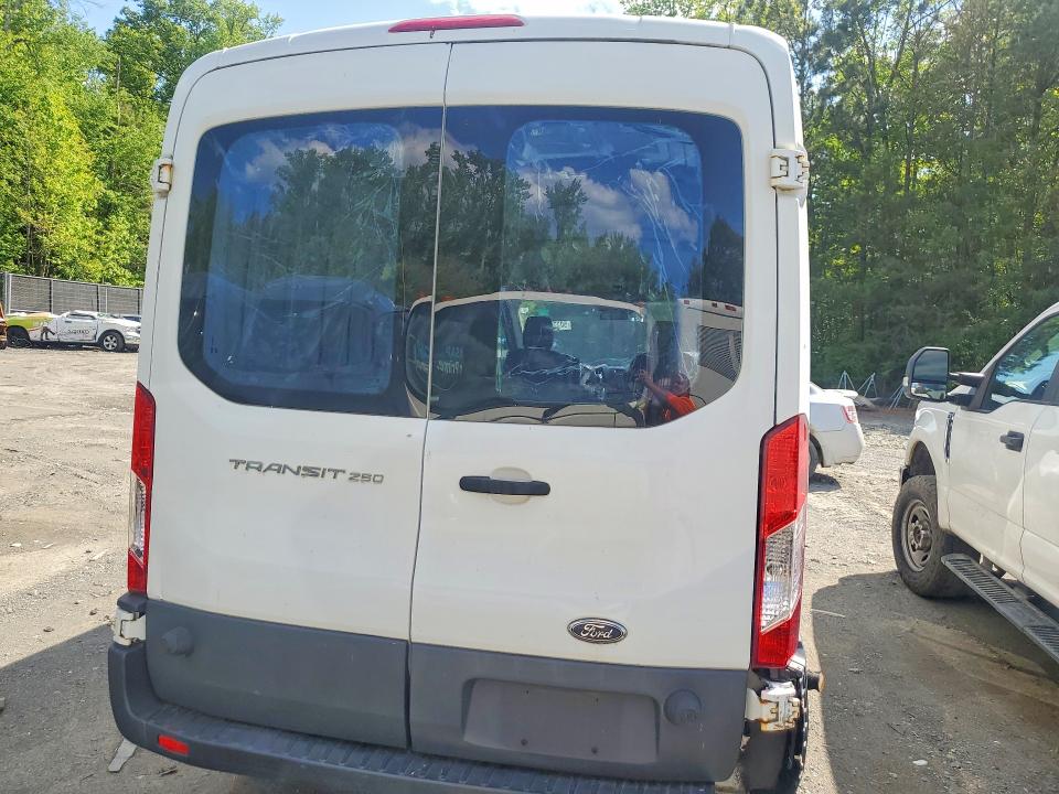 58137266 :رقم المزاد ، 1FTNR2CM6FKB25104 vin ، 2015 Ford Transit مزاد بيع