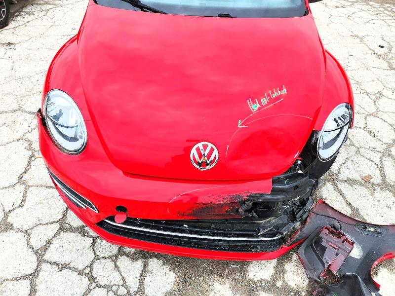 53511726 :رقم المزاد ، 3VWJD7ATXKM719408 vin ، 2019 Volkswagen Beetle مزاد بيع