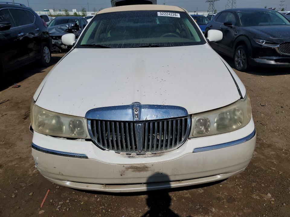 2000 Lincoln Town Car მანქანა იყიდება აუქციონზე, vin: 1LNHM81W8YY798846, აუქციონის ნომერი: 52224226