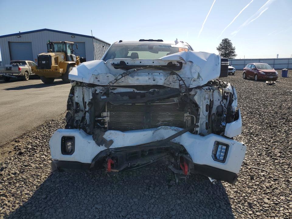 52605556 :رقم المزاد ، 1GT49PEY8NF102018 vin ، 2022 Gmc Sierra مزاد بيع