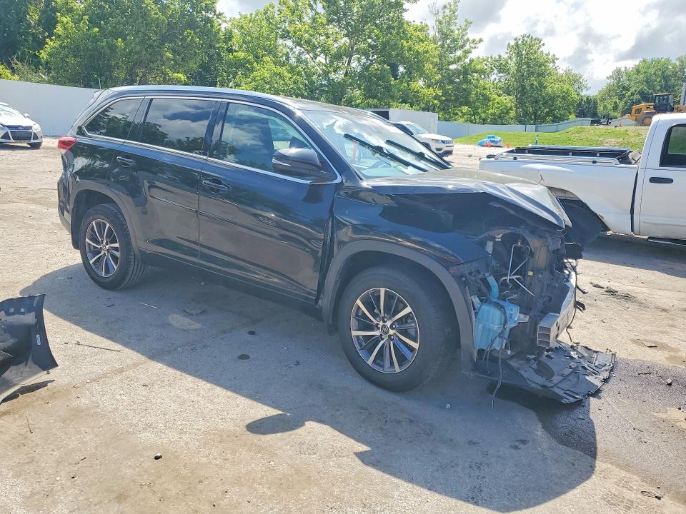 2017 Toyota Highlander მანქანა იყიდება აუქციონზე, vin: 5TDJZRFH9HS432252, აუქციონის ნომერი: 55041126