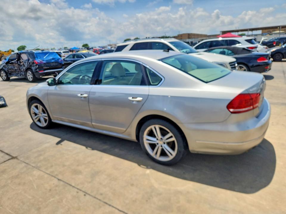 54909556 :رقم المزاد ، 1VWBN7A33EC102391 vin ، 2014 Volkswagen Passat مزاد بيع