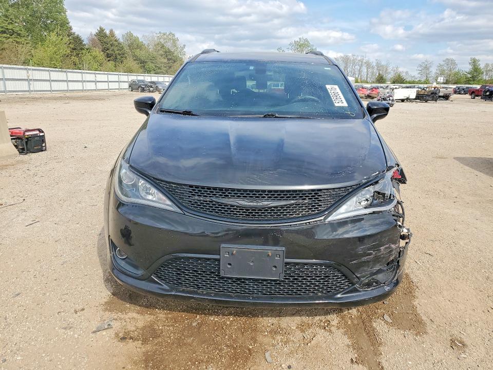 52696616 :رقم المزاد ، 2C4RC1EG7JR168218 vin ، 2018 Chrysler Pacifica مزاد بيع