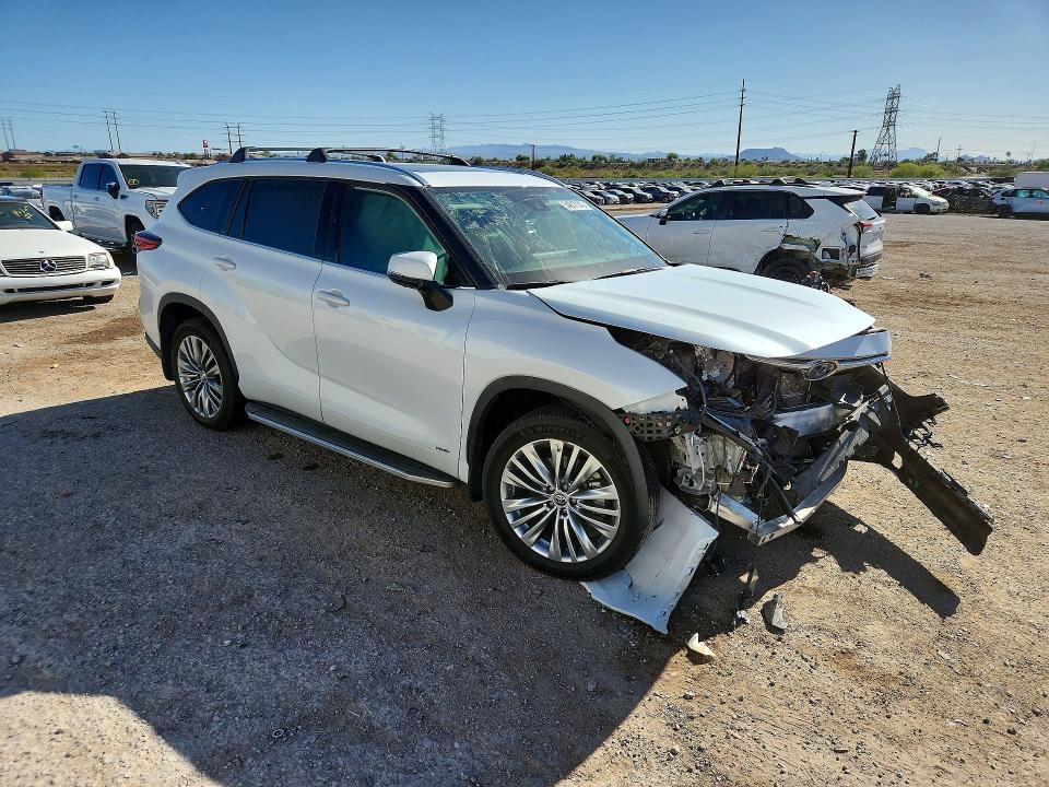 Auction sale of the 2022 Toyota Highlander, vin: 5TDEBRCH7NS104916, lot number: 54817146