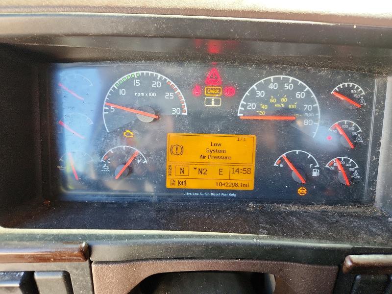 2015 Volvo Vnl მანქანა იყიდება აუქციონზე, vin: 4V4NC9EJ2FN190418, აუქციონის ნომერი: 52193566