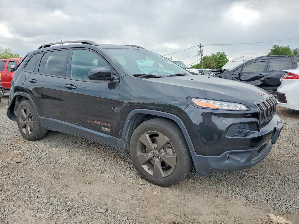 52742486 :رقم المزاد ، 1C4PJMCS1GW268403 vin ، 2016 Jeep Cherokee مزاد بيع