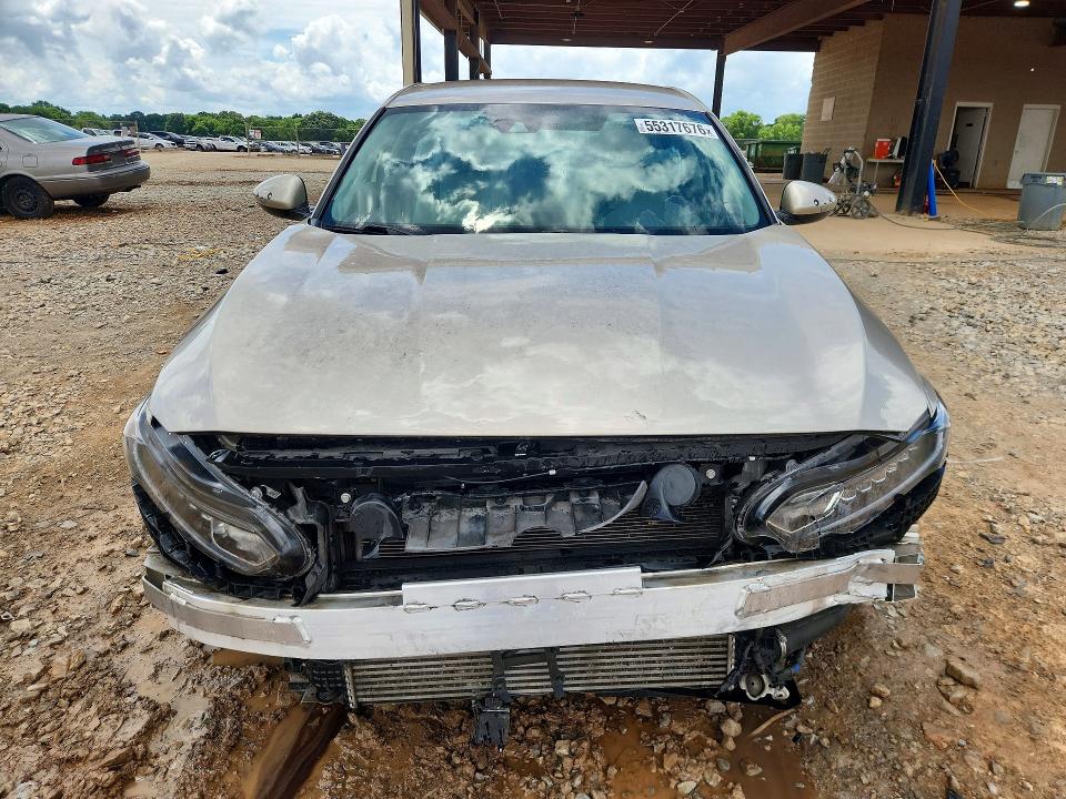 55317676 :رقم المزاد ، 1HGCV1F11JA016760 vin ، 2018 Honda Accord مزاد بيع