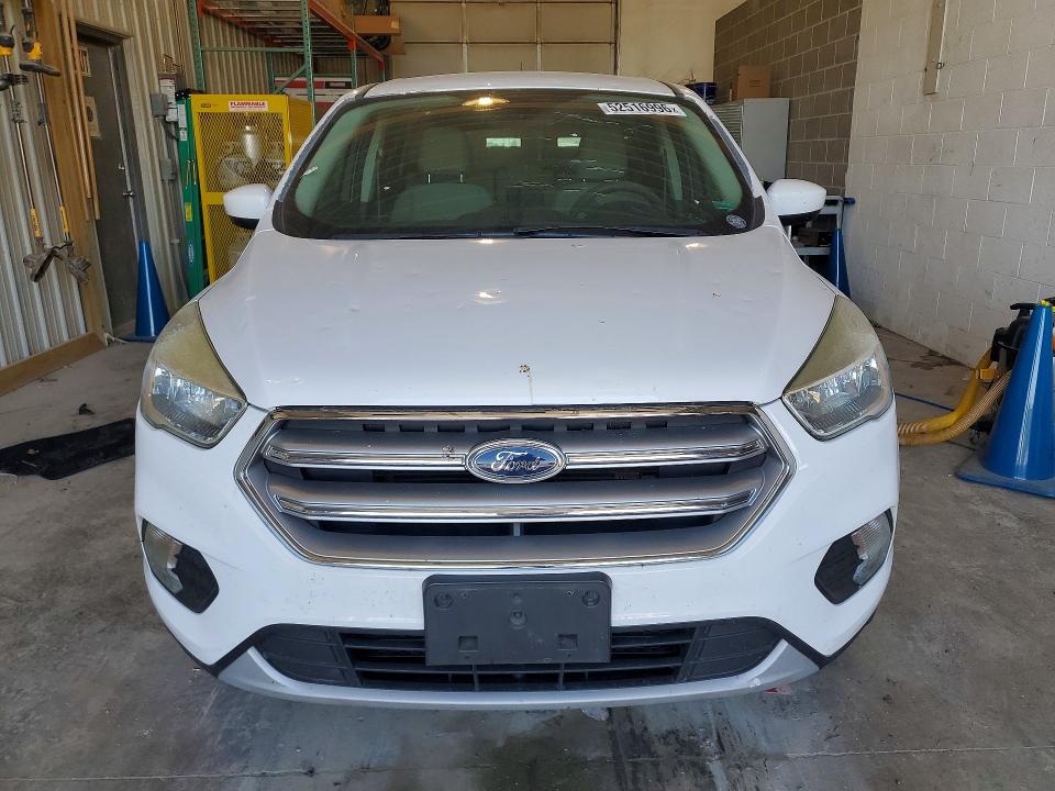 52516996 :رقم المزاد ، 1FMCU9GD8HUD28443 vin ، 2017 Ford Escape مزاد بيع