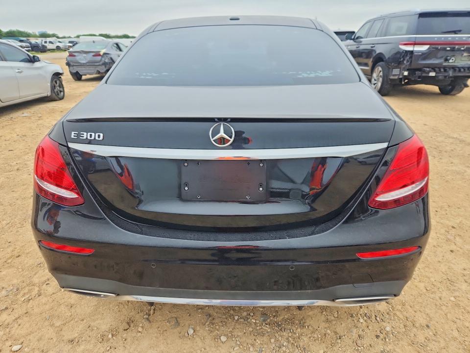 52988226 :رقم المزاد ، WDDZF4JB0JA374140 vin ، 2018 Mercedes-benz E مزاد بيع