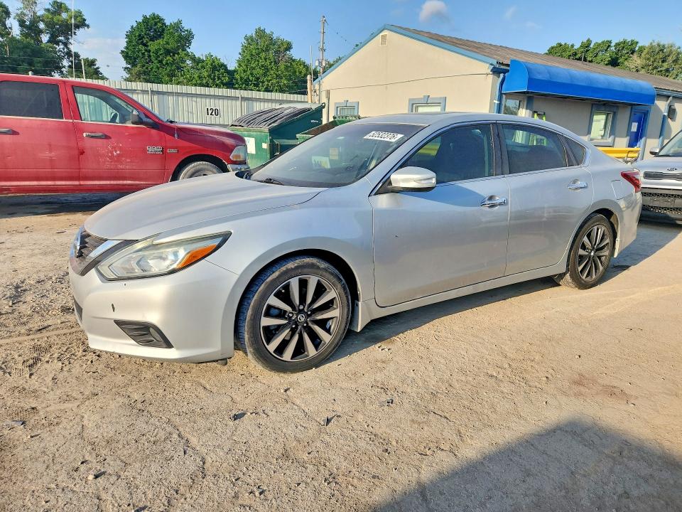 52532376 :رقم المزاد ، 1N4AL3AP1JC137947 vin ، 2018 Nissan Altima مزاد بيع