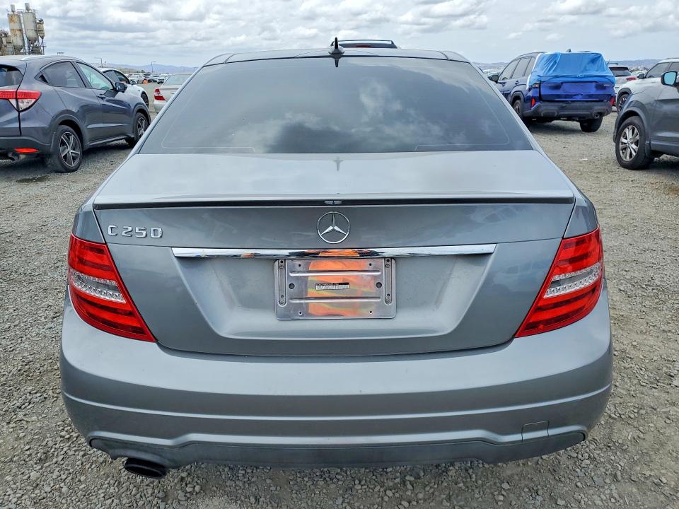 Продажа на аукционе авто 2013 Mercedes-benz C, vin: WDDGF4HB8DR281983, номер лота: 52057296