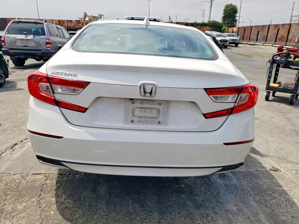 52080706 :رقم المزاد ، 1HGCV1F14JA243120 vin ، 2018 Honda Accord مزاد بيع
