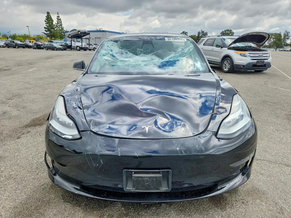 52390906 :رقم المزاد ، 5YJ3E1EA8KF306700 vin ، 2019 Tesla Model 3 مزاد بيع