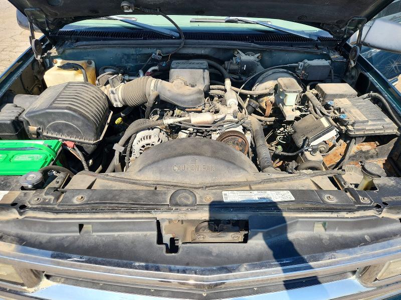 1998 Chevrolet Suburban მანქანა იყიდება აუქციონზე, vin: 3GNFK16R3WG146064, აუქციონის ნომერი: 54371696