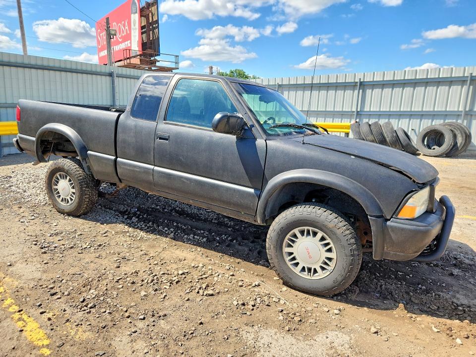 52321556 :رقم المزاد ، 1GTCT19W2Y8284228 vin ، 2000 Gmc Sonoma مزاد بيع