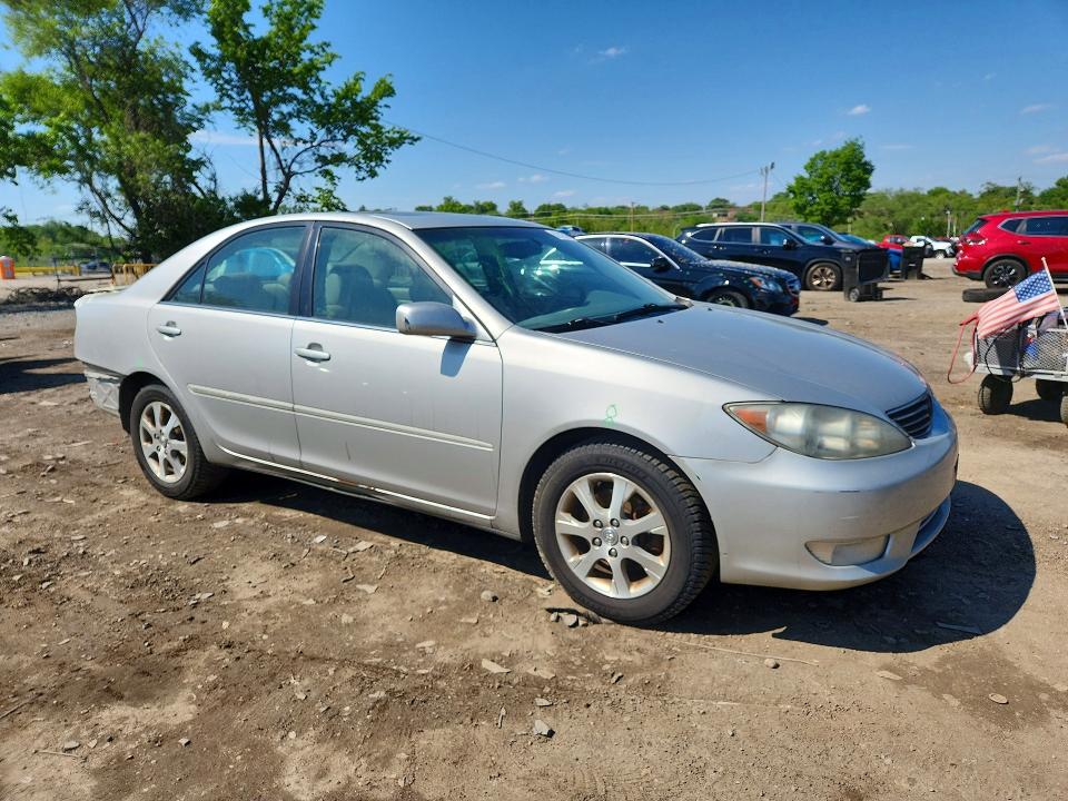 52522596 :رقم المزاد ، 4T1BF30K95U106730 vin ، 2005 Toyota Camry مزاد بيع