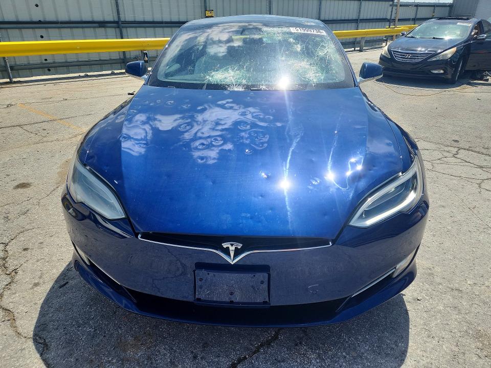 Продажа на аукционе авто 2018 Tesla Model S, vin: 5YJSA1E20JF243493, номер лота: 51999736