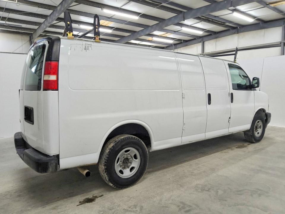 54619106 :رقم المزاد ، 1GCWGBFP0L1135421 vin ، 2020 Chevrolet Express G2500 مزاد بيع