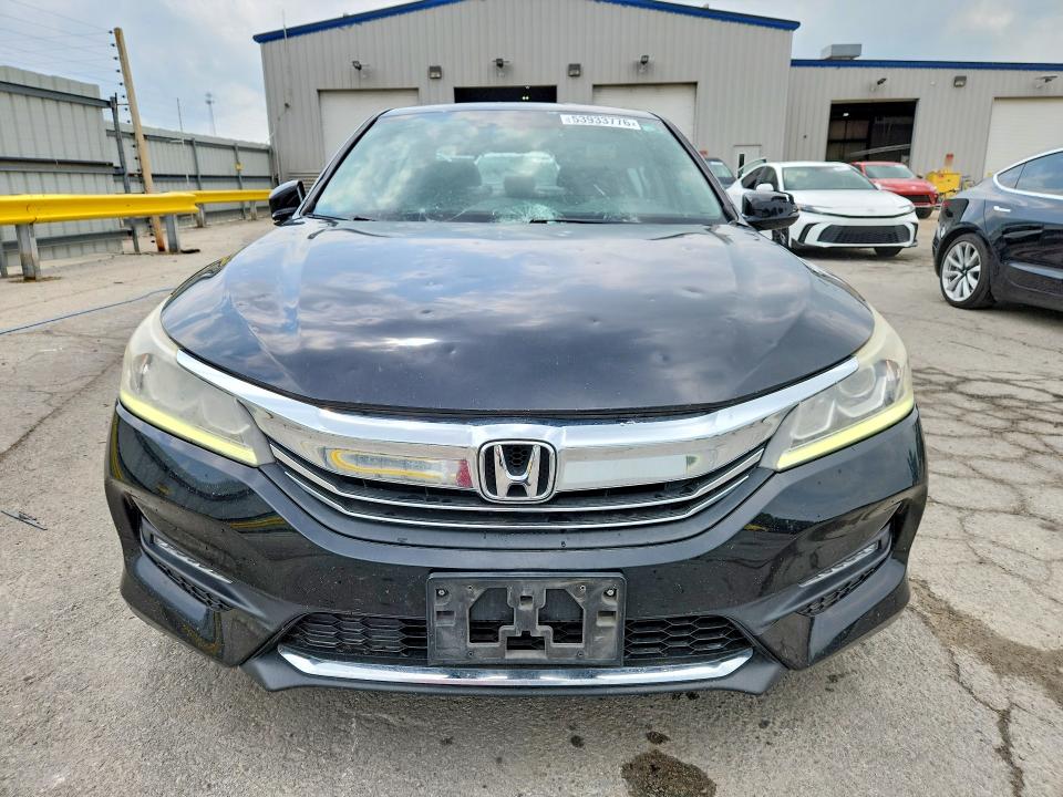 53933776 :رقم المزاد ، 1HGCR2F83HA101908 vin ، 2017 Honda Accord مزاد بيع