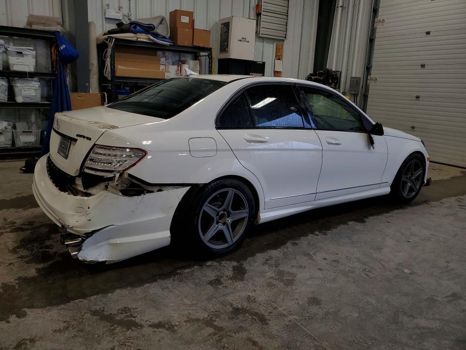 Продажа на аукционе авто 2013 Mercedes-benz C, vin: WDDGF4HB2DA803490, номер лота: 48837746