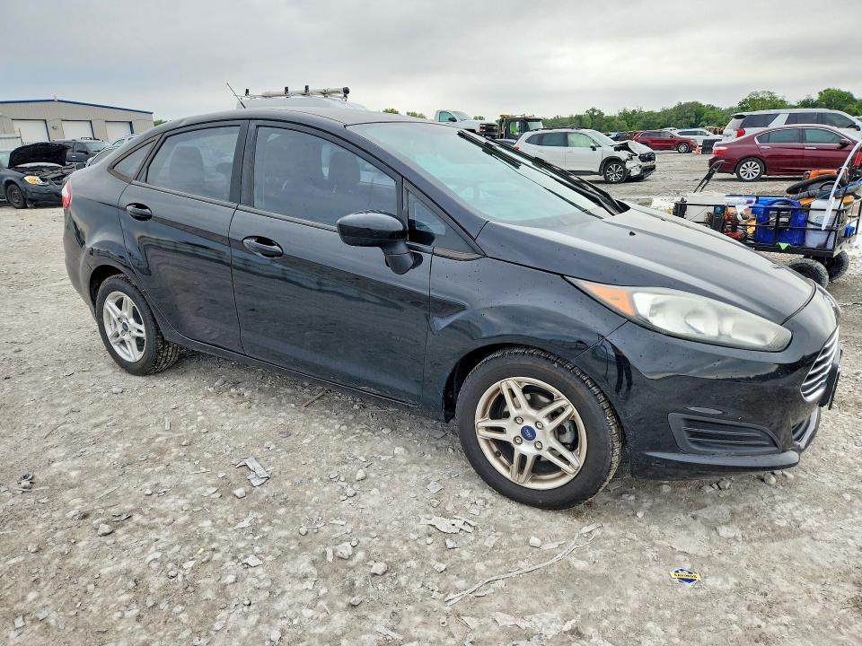 52885736 :رقم المزاد ، 3FADP4BJ5JM116566 vin ، 2018 Ford Fiesta مزاد بيع