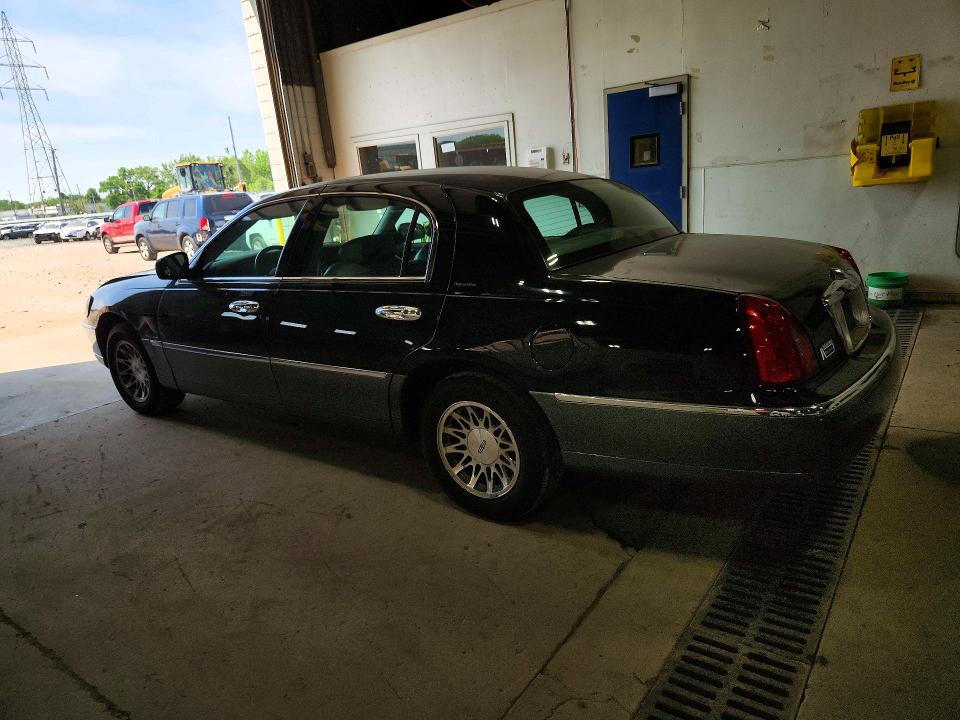 Auction sale of the 2001 Lincoln Town Car, vin: 1LNHM82W11Y607823, lot number: 54875846
