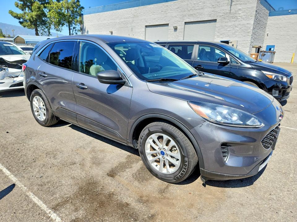 Продажа на аукционе авто 2022 Ford Escape, vin: 1FMCU0BZ1NUA25787, номер лота: 53473966